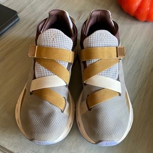 on Cloud Nova wrap womens size 8